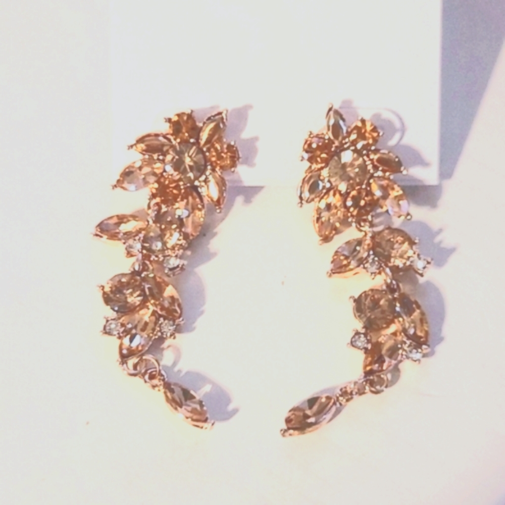 🌟NWT Long Floral Crystal Drop Earrings Rose Gold Metal